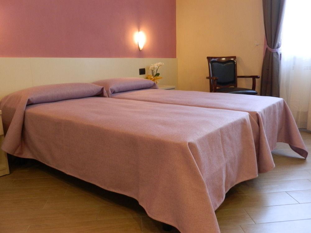 Affittacamere Serena Piacenza Exterior foto
